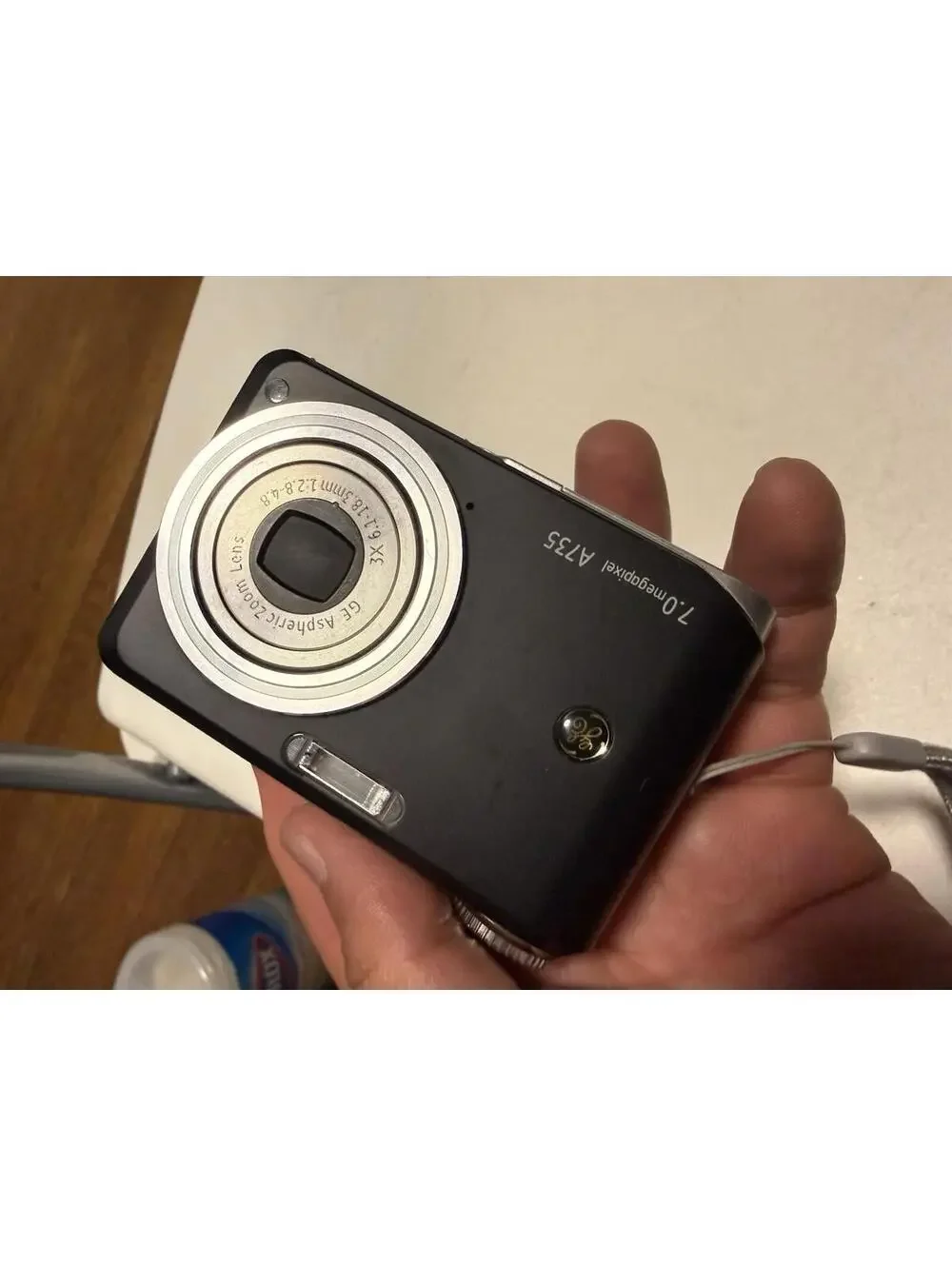 General Electric GE A735 Digital Camera. 7 Megapixel. ( Crack Screen, Parts Only